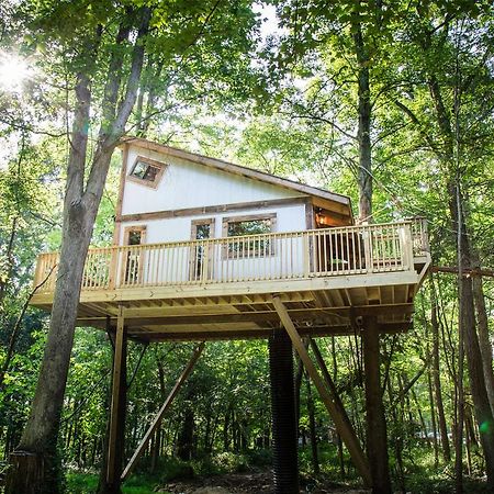 ホテルThe Mohicans Glenmont エクステリア 写真